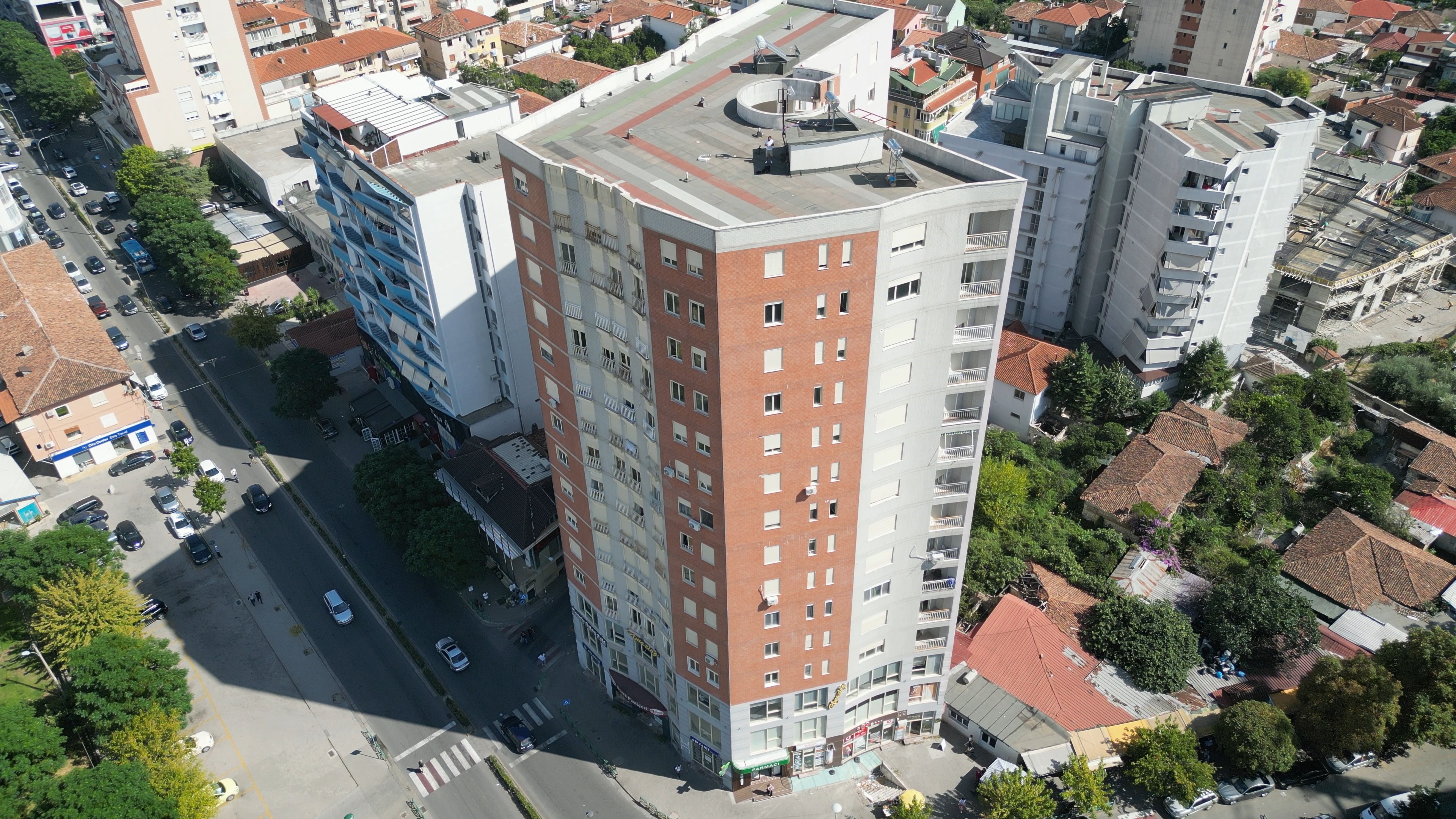 Shitet Super Apartament ,qender