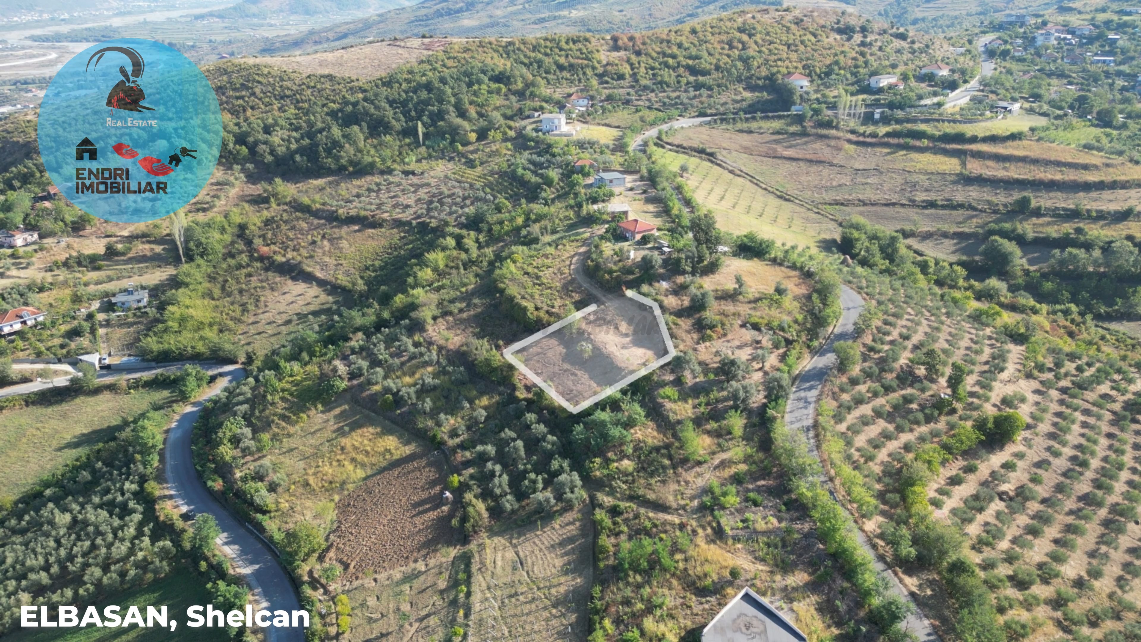 Shitet TOKE me pamje te bukur nga Elbasani