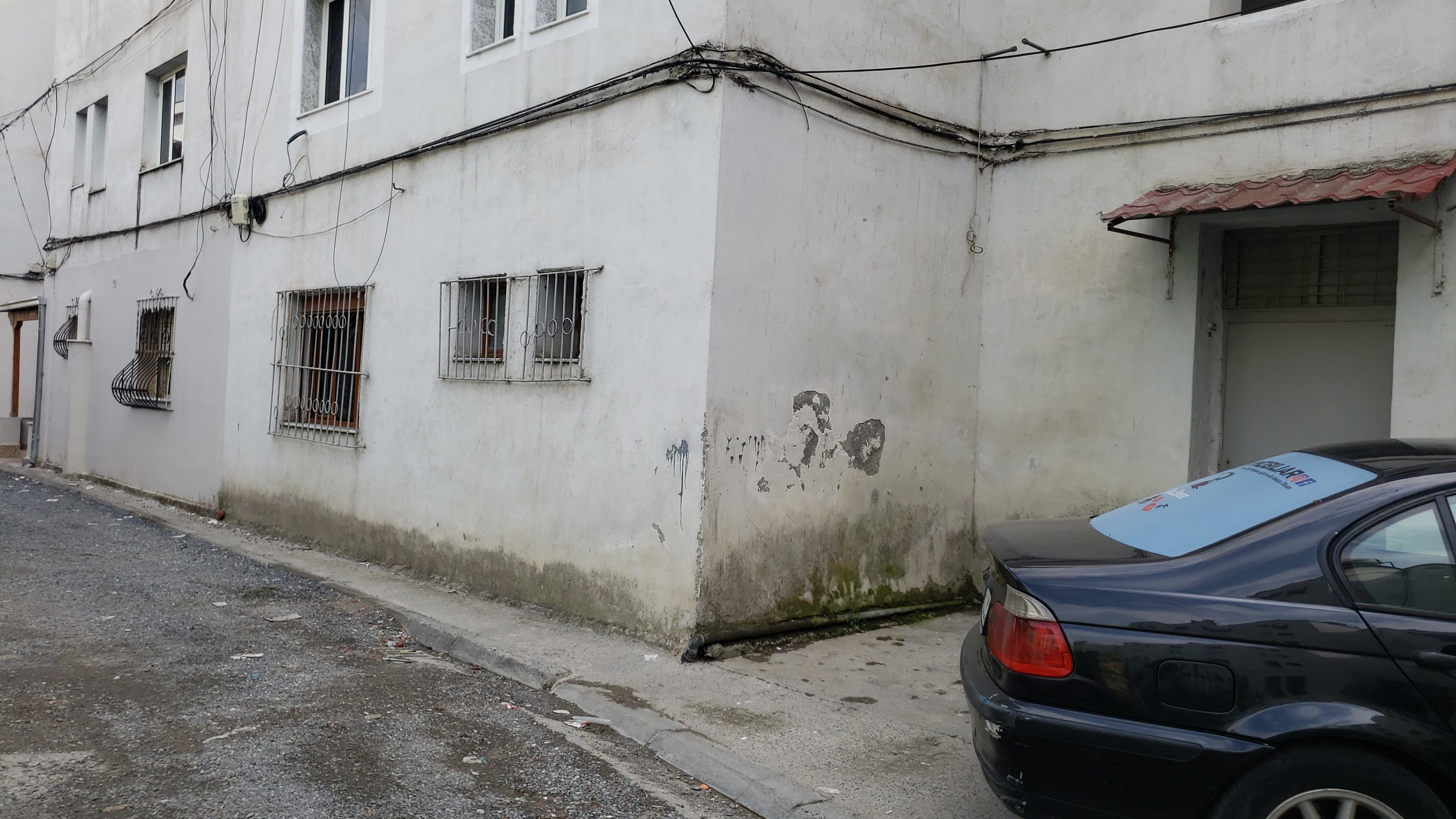 Shitet Apartament 2+1  kati i pare