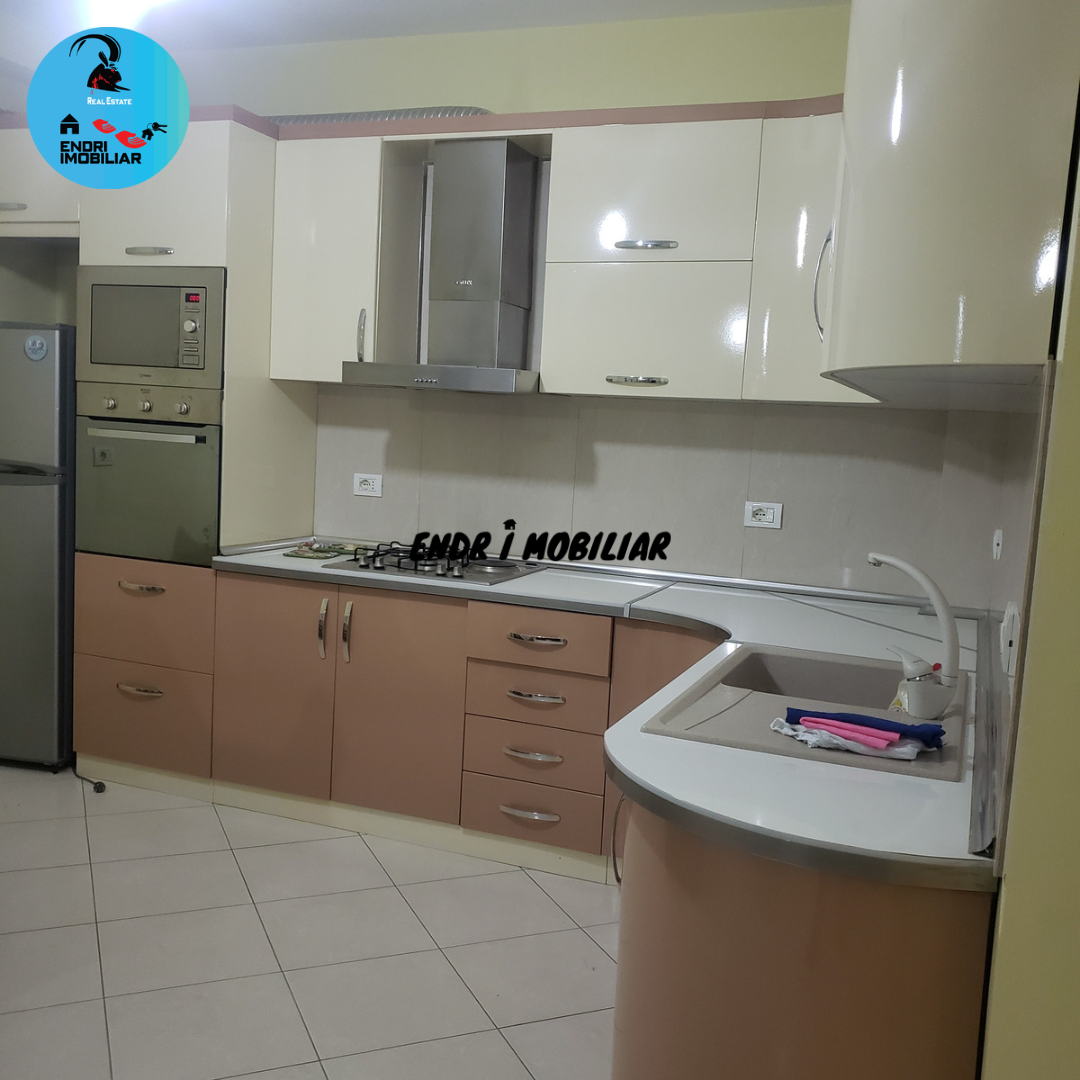 Shitet Apartament 2+1 perball ish Martenitetit ,kati i 4