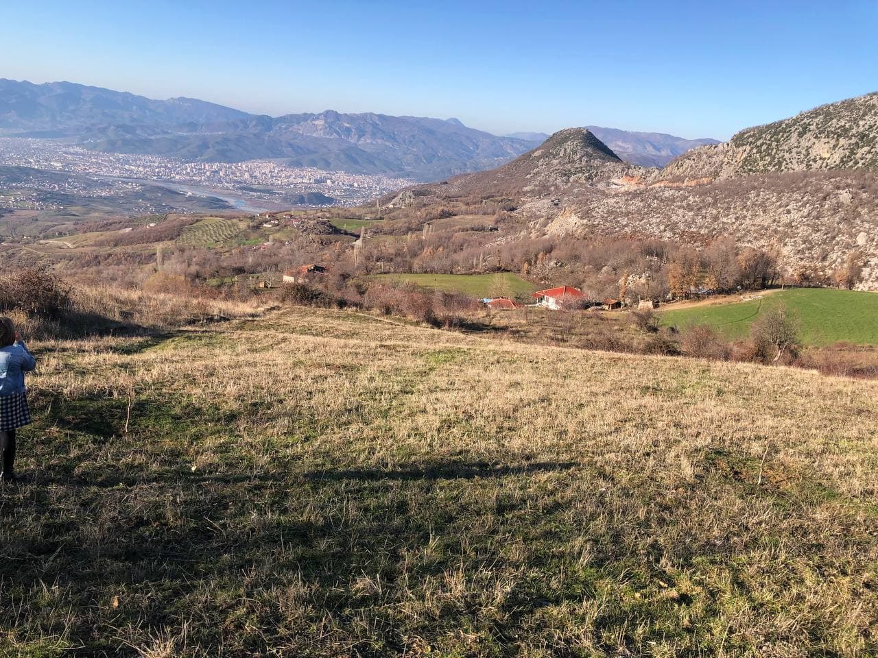 SHITET TOKE  ne fshatin shelcen me Pamje te bukur