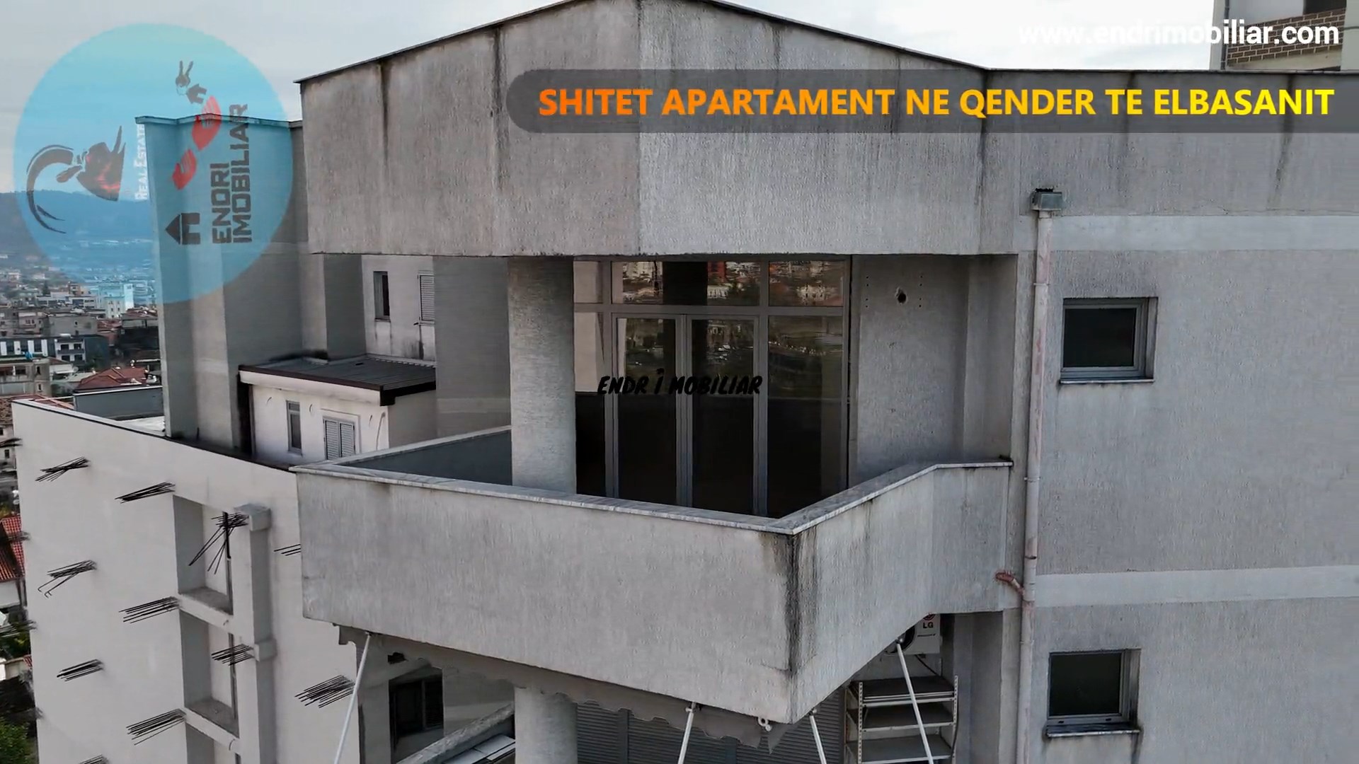 Shitet Apartament ne qender