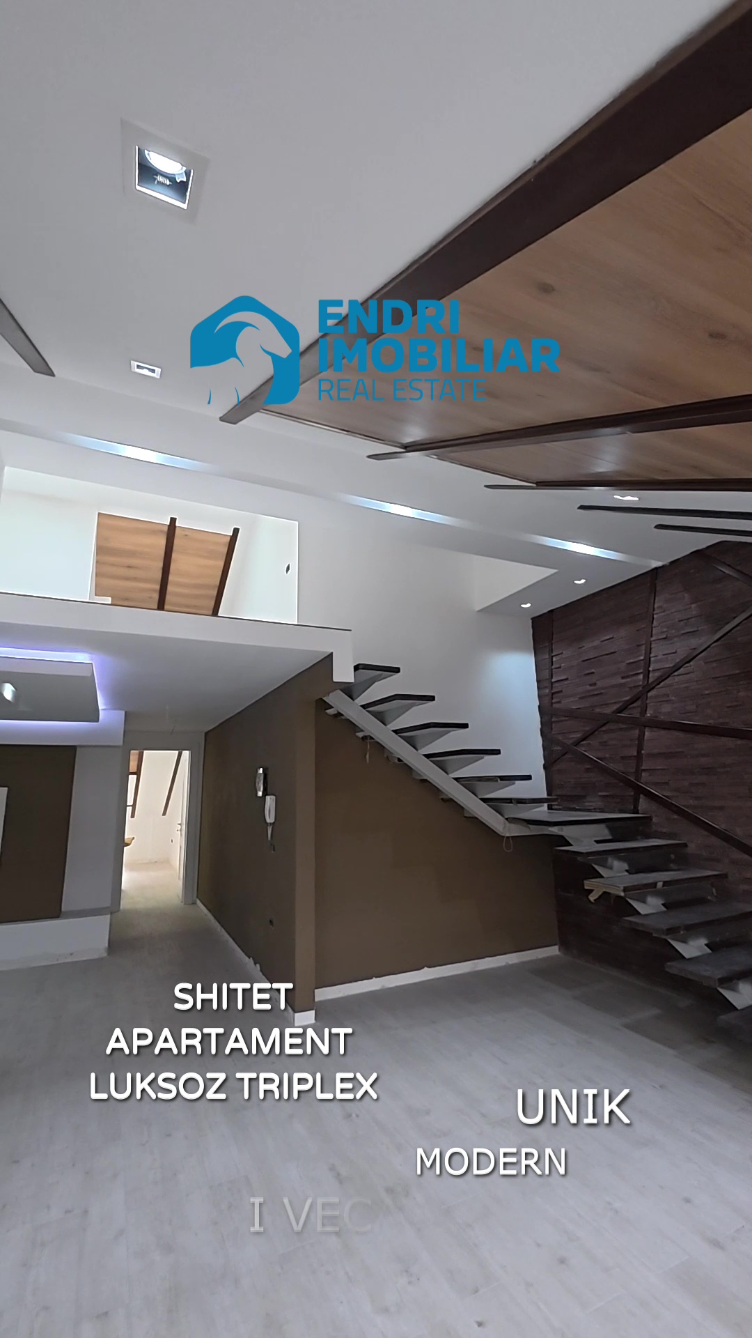 Shitet Apartament Triplex